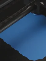 Objeto impresso em 3D com uma primeira camada perfeita.